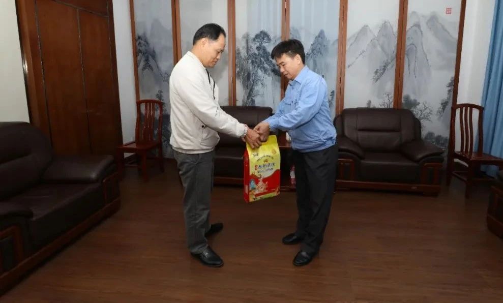 1705652659930442.jpg 海南省总工会到918博天堂发展新春慰问2.jpg